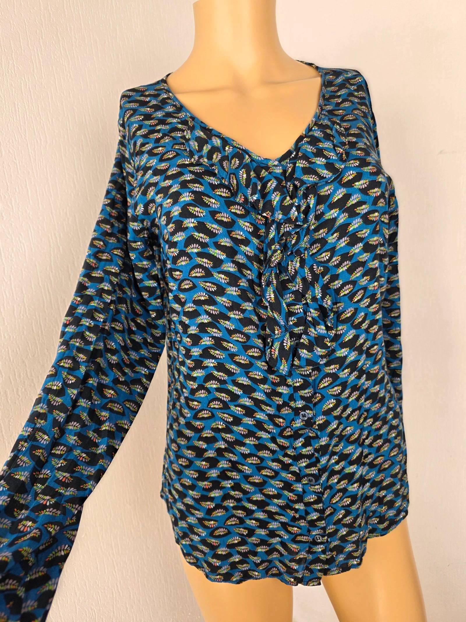 Camisa blusa estampada com babados Miss Captain Tortuga - Tamanho 36 (S) – photo 2